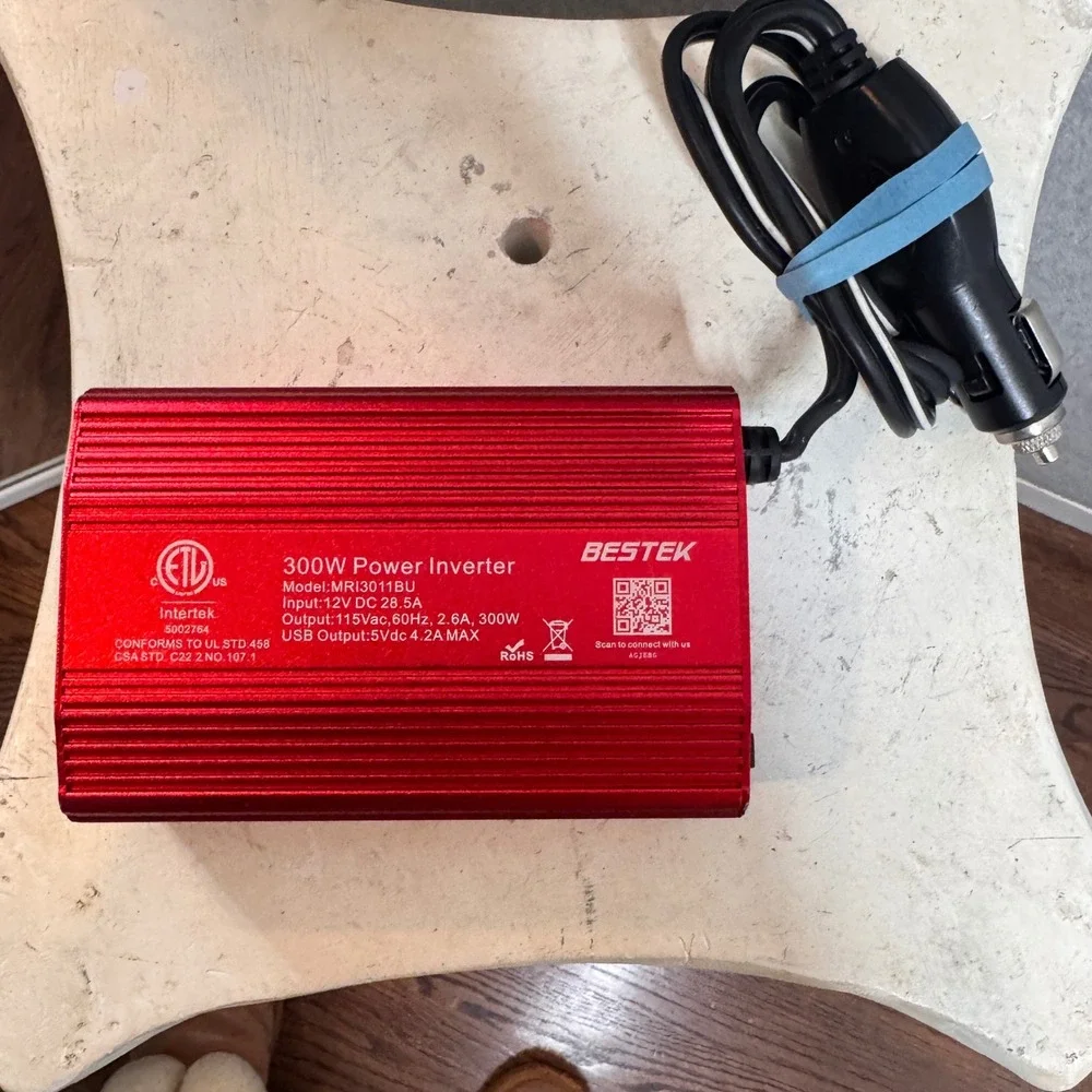 BESTEK 300W Power Inverter Car Charger MRI3011BU DC 12V 115Vac‎ Converter Tested